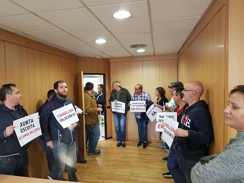 2017-06-28 ocupacion Direccion Xeral de Mobilidade Compostela 006.jpg